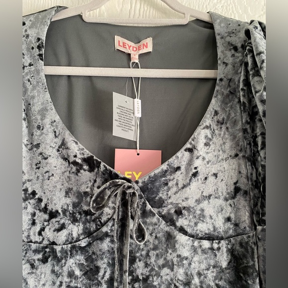 LEYDEN Crushed Velvet Mini Dress. Size Small - Picture 9 of 16